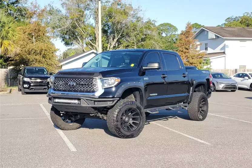2018 Toyota Tundra SR5 CrewMax photo 1