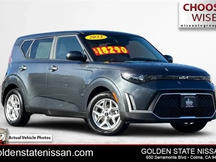 2023 Kia Soul LX photo 1