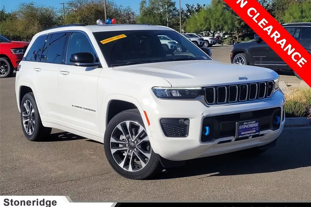 2023 Jeep Cherokee 4xe Overland photo 1