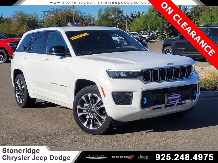 2023 Jeep Cherokee 4xe Overland photo 1