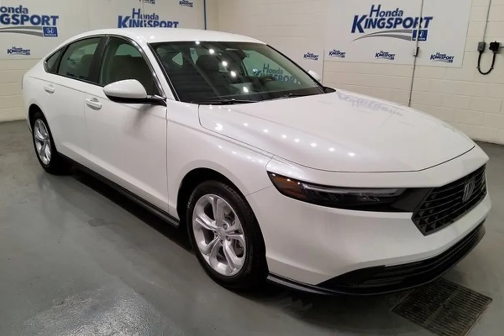 2025 Honda Accord LX photo 1