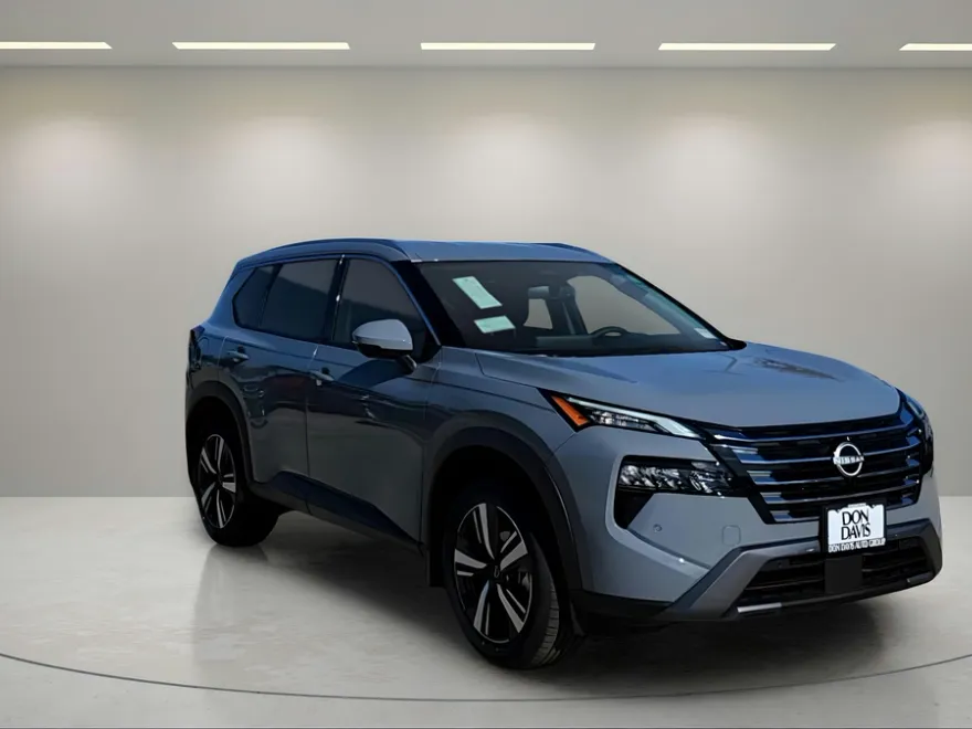2025 Nissan Rogue SL photo 2