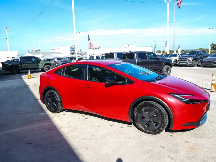 2024 Toyota Prius Prime SE photo 1