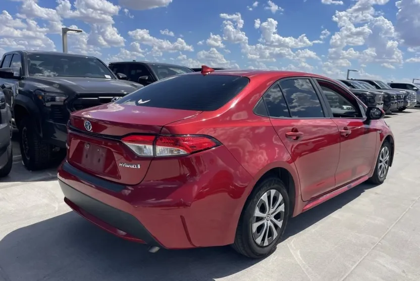 2021 Toyota Corolla Hybrid LE photo 1