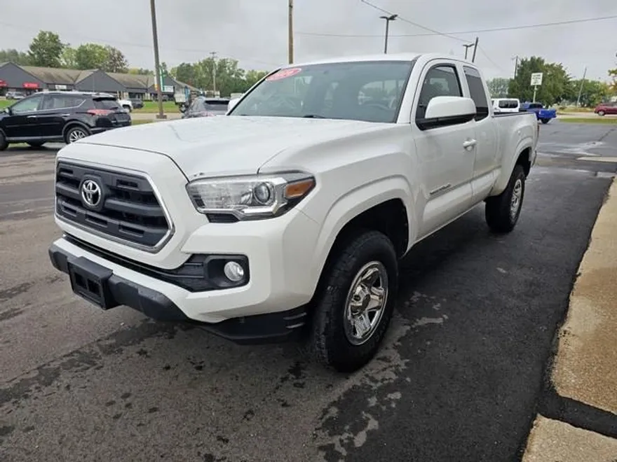2016 Toyota Tacoma SR5 photo 1