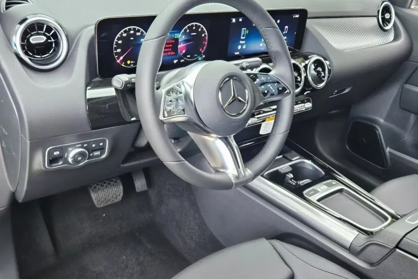 2026 Mercedes Benz GLA 250 photo 1