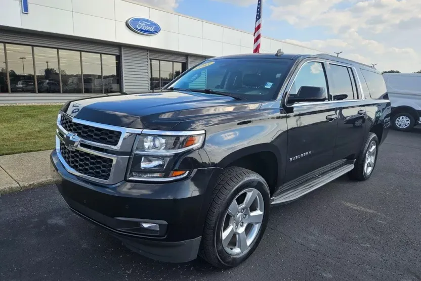 2015 Chevrolet Suburban 1500 LT photo 1