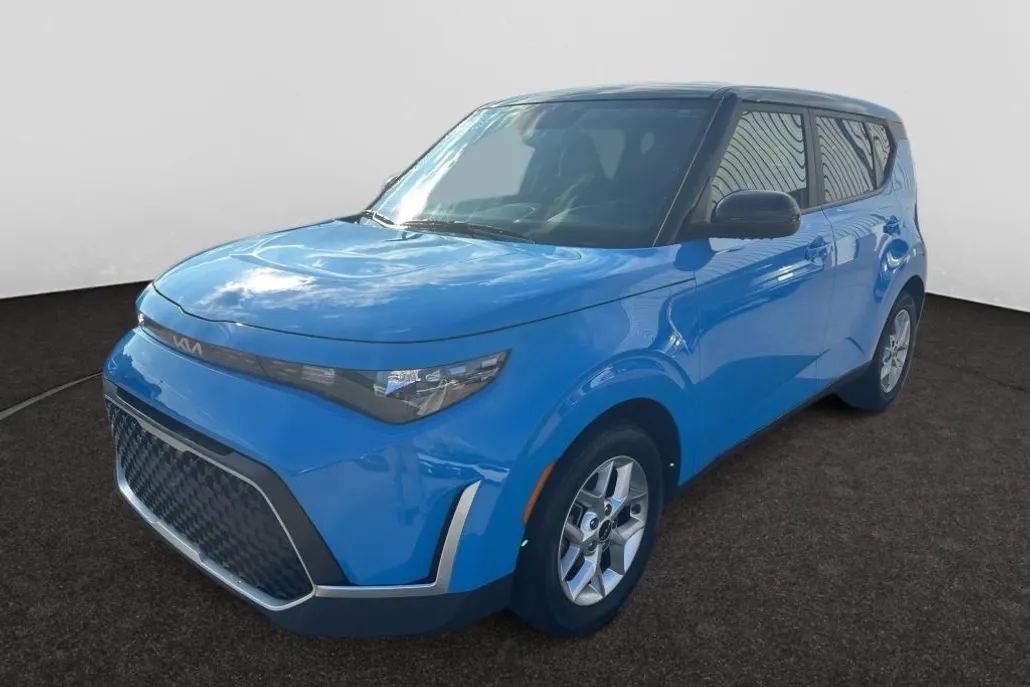 2023 Kia Soul S photo 1