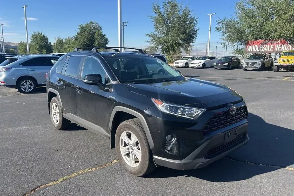 2021 Toyota RAV4 Hybrid XLE photo 1