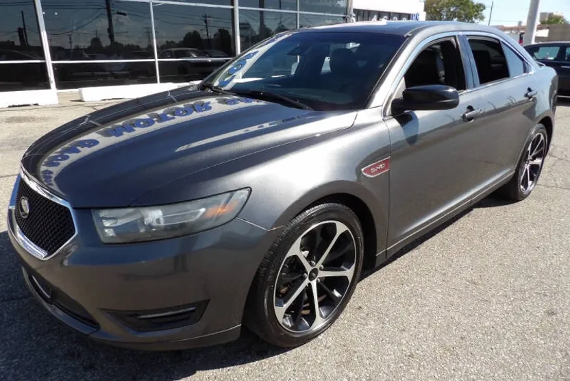 2015 Ford Taurus SHO photo 1