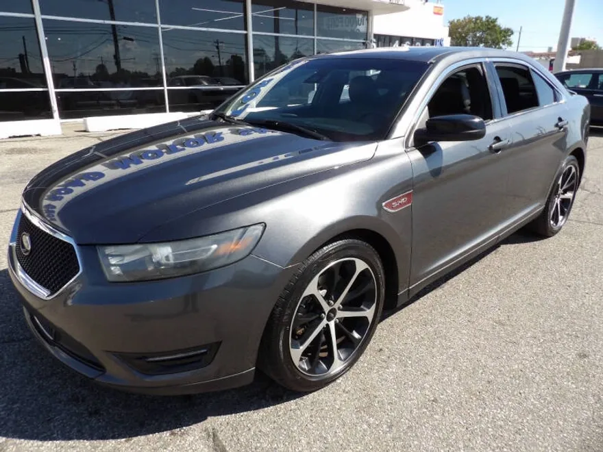 2015 Ford Taurus SHO photo 1