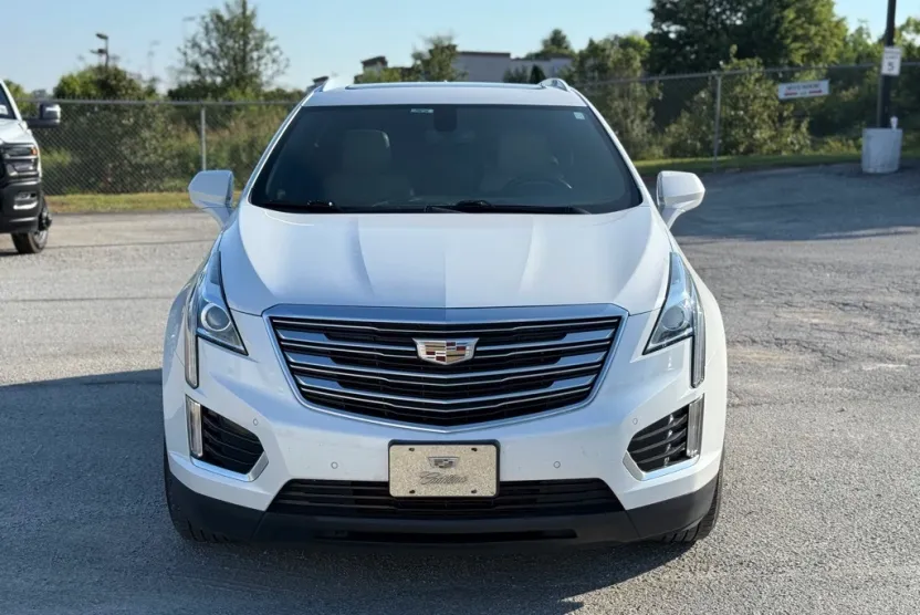 2017 Cadillac XT5 Luxury photo 1