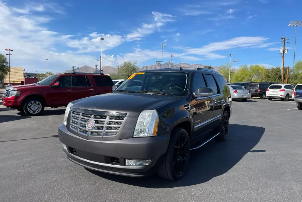 2011 Cadillac Escalade Luxury photo 1