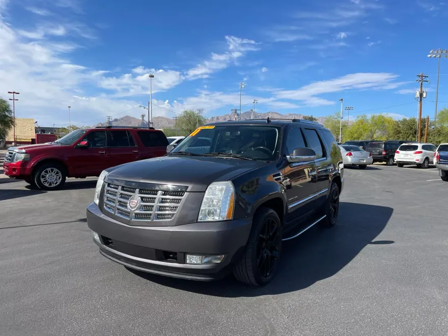 2011 Cadillac Escalade Luxury photo 1