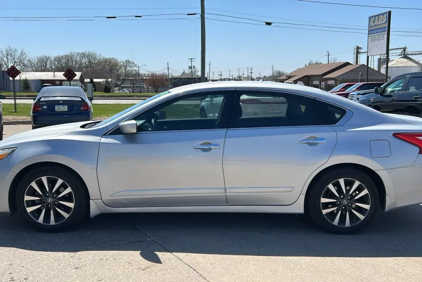 2016 Scion iM photo 1