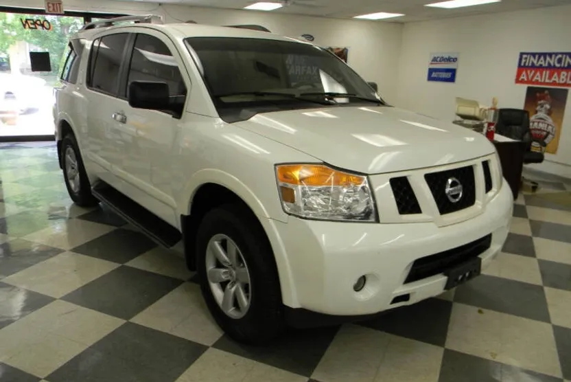 2014 Nissan Armada SV photo 1