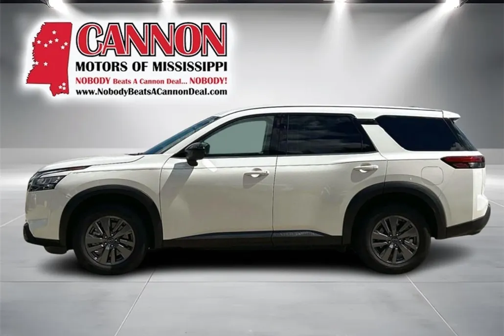 2025 Nissan Pathfinder S photo 1