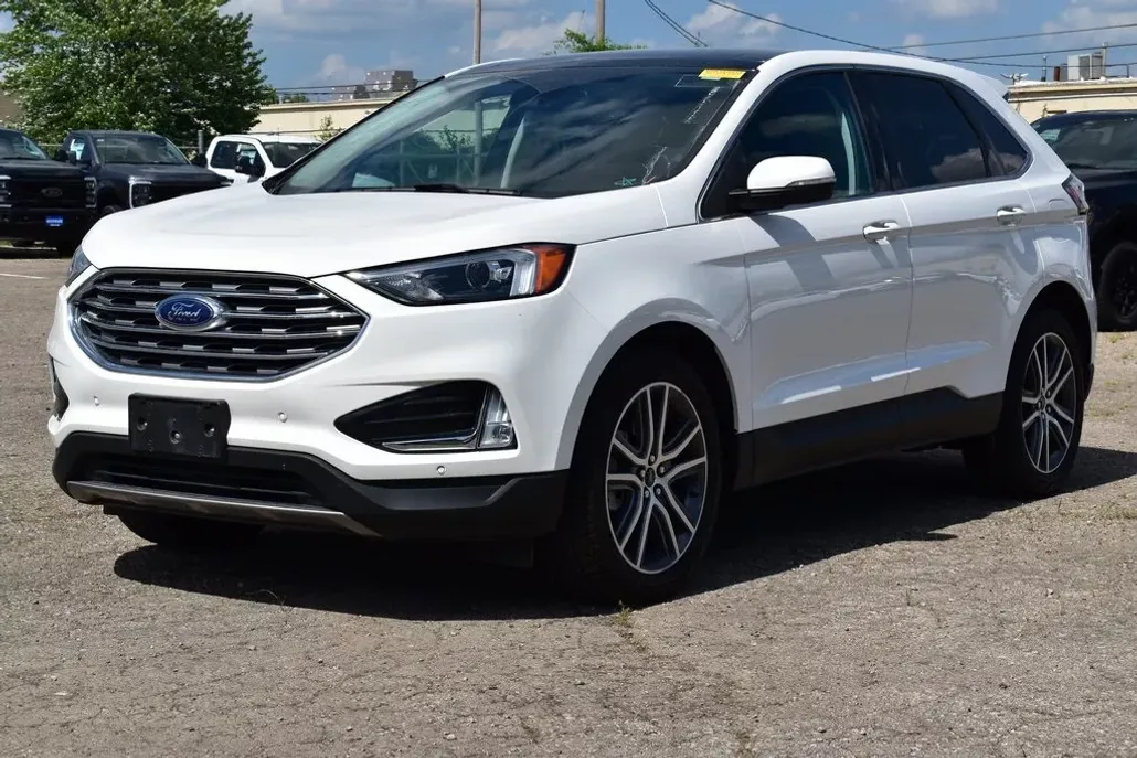 2024 Ford Edge Titanium photo 1