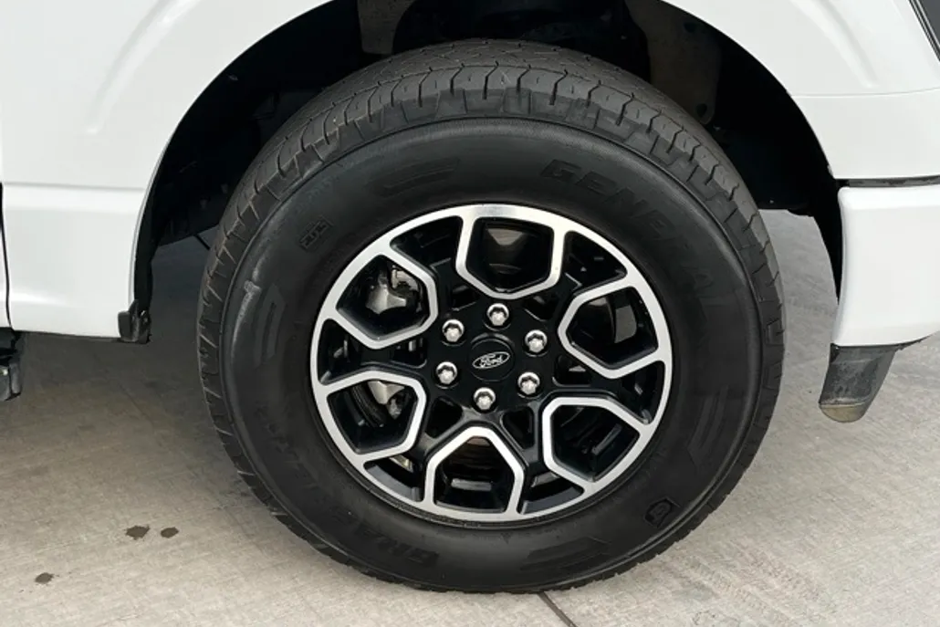 2023 Ford F-150 XLT photo 1
