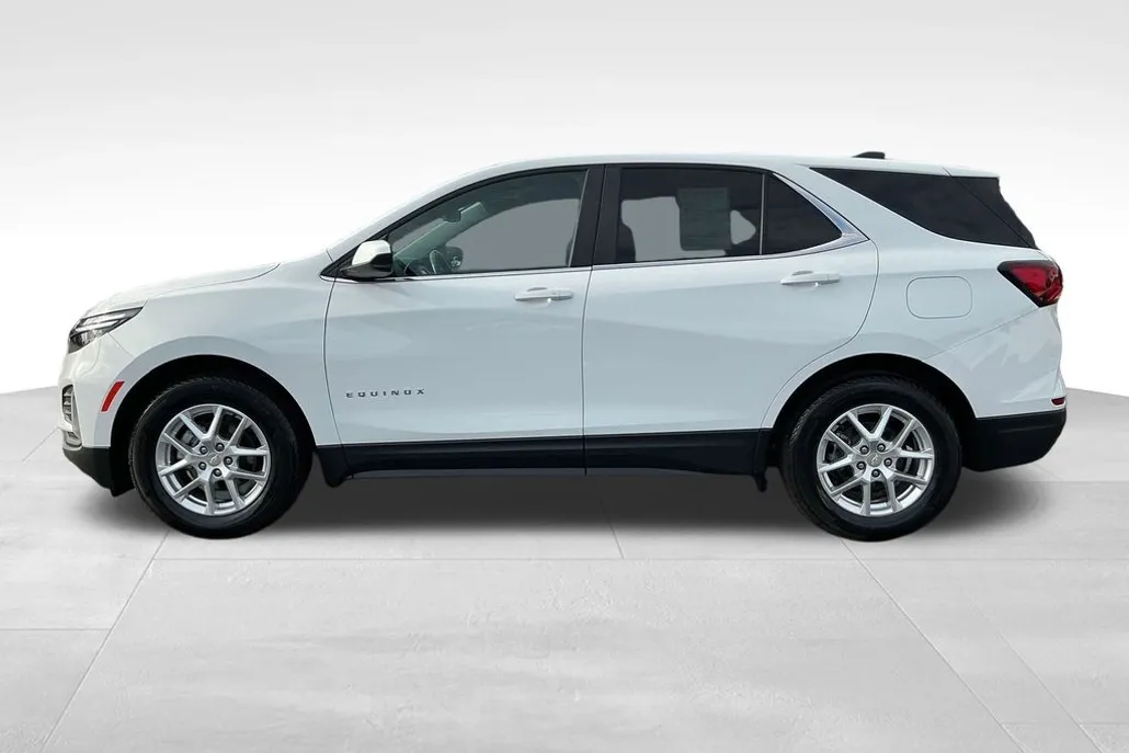 2022 Chevrolet Equinox LT photo 1