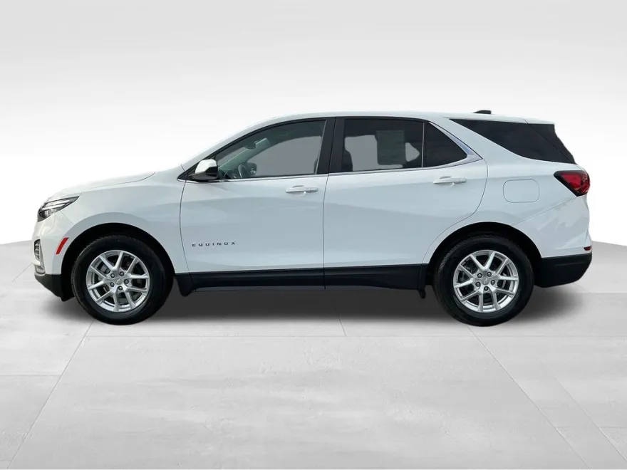 2022 Chevrolet Equinox LT photo 1