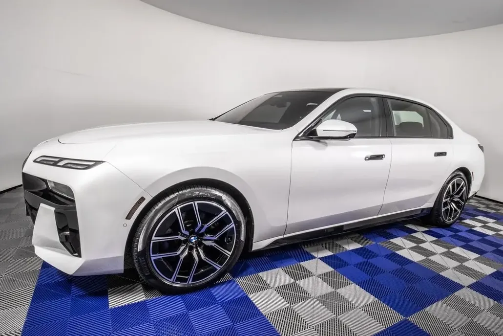 2023 Bmw 740i photo 1