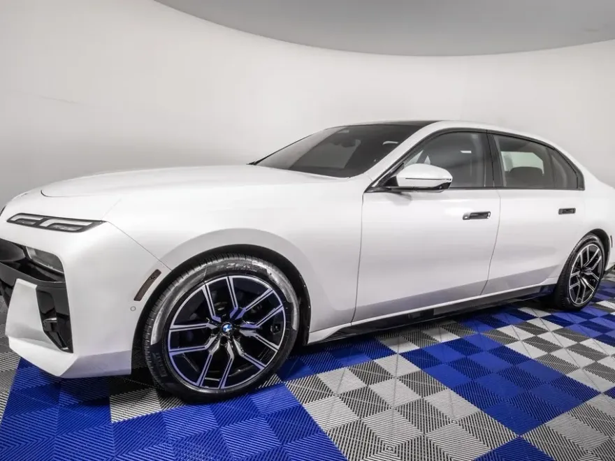 2023 Bmw 740i photo 1