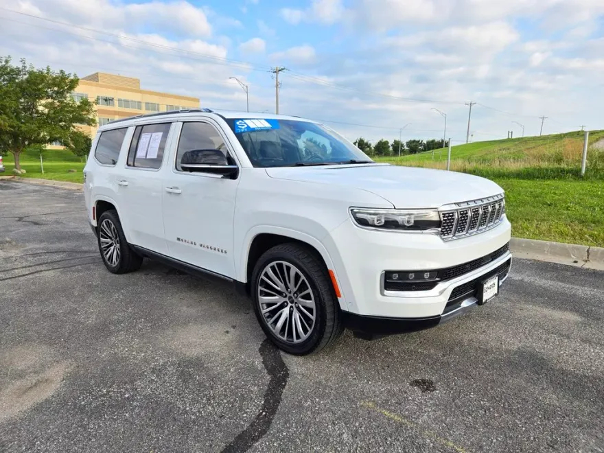 2023 Jeep Grand Wagoneer III photo 1