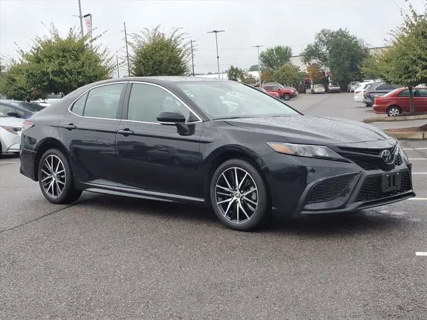 2024 Toyota Camry SE photo 1