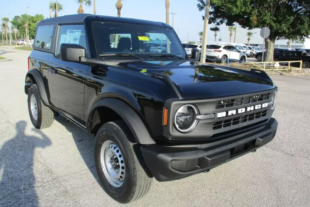 2025 Ford Bronco Base photo 1
