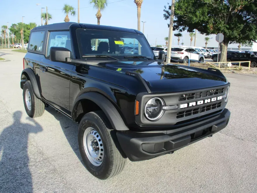 2025 Ford Bronco Base photo 1