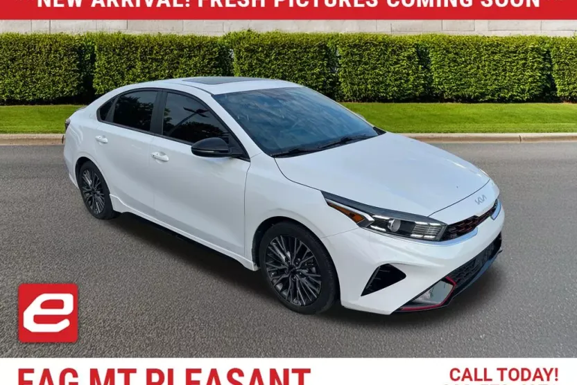 2022 Kia Forte GT-Line photo 1