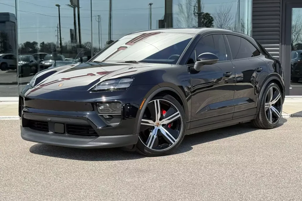 2025 Porsche Macan Electric photo 1