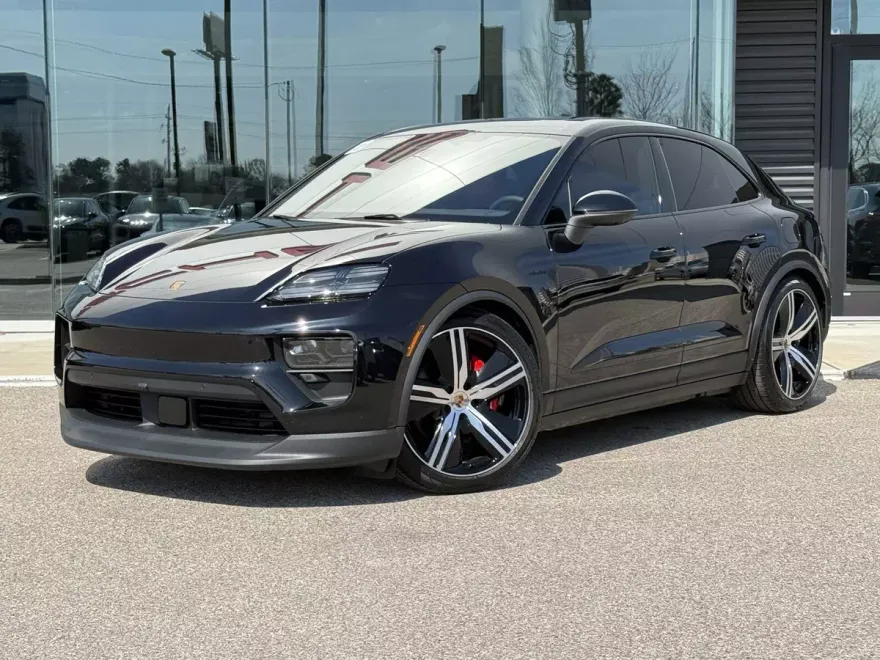 2025 Porsche Macan Electric photo 1