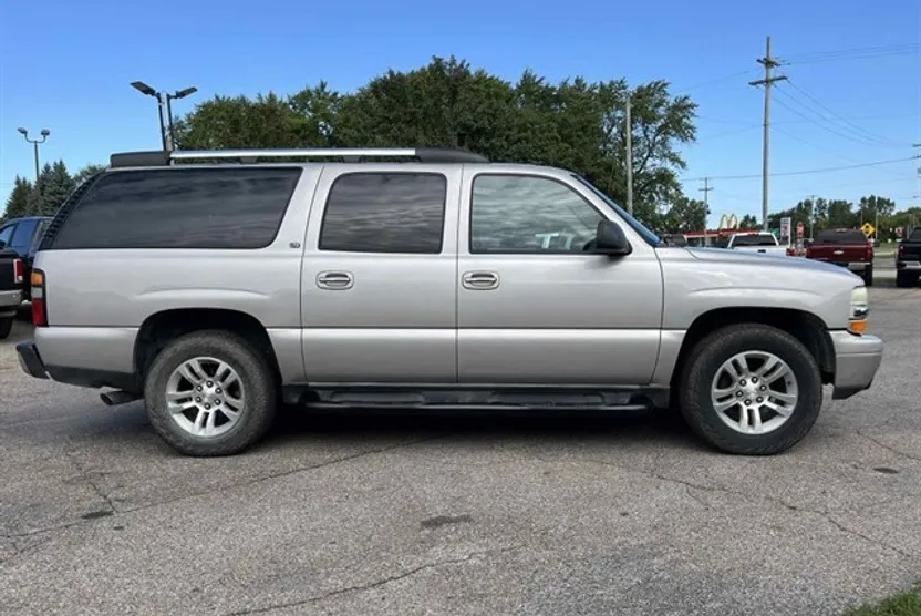 2006 Chevrolet Suburban 1500 LTZ photo 1