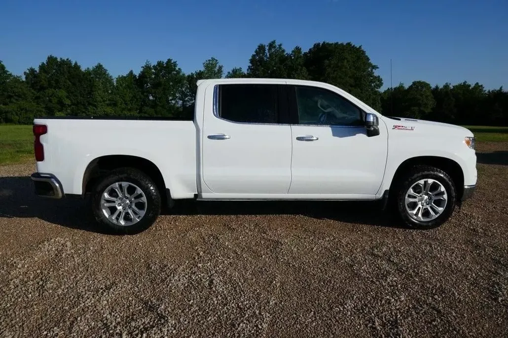 2025 Chevrolet Silverado 1500 LTZ photo 1