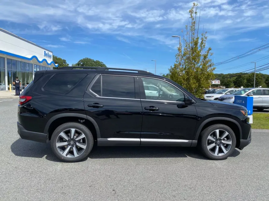 2025 Honda Pilot Touring photo 1
