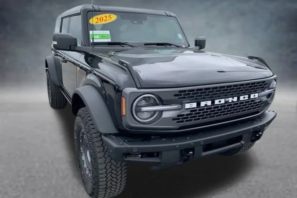 2025 Ford Bronco Badlands photo 1