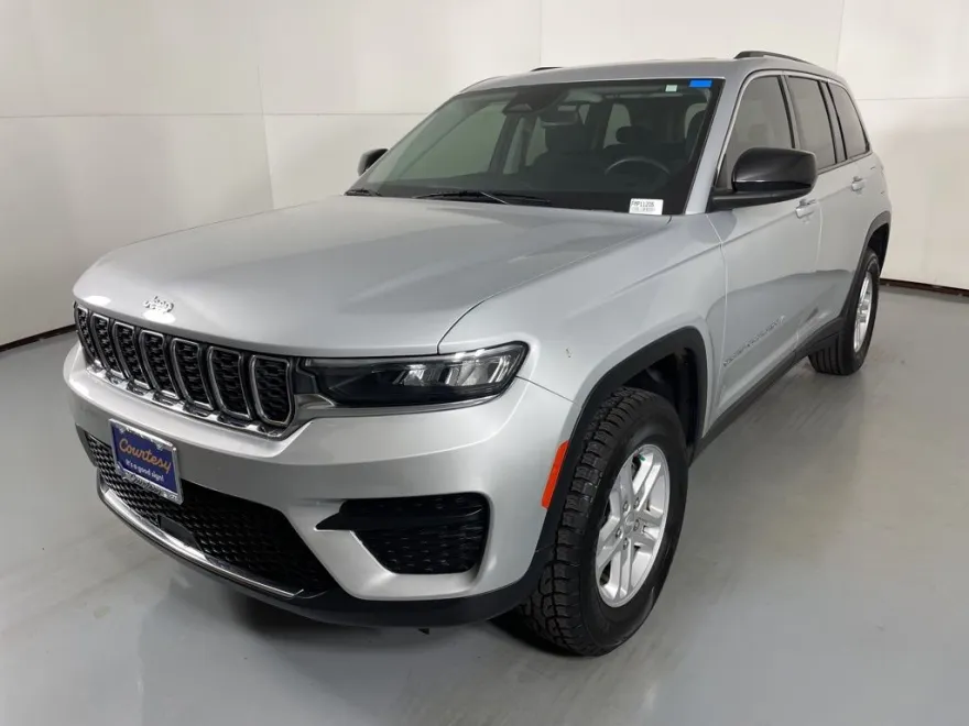 2023 Jeep Grand Cherokee Laredo photo 1