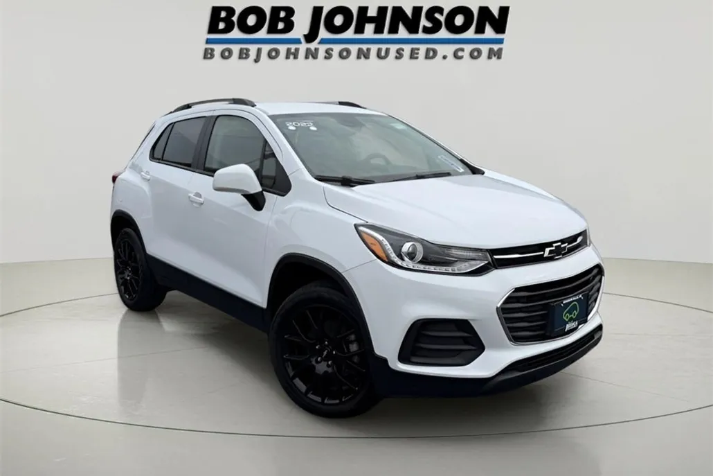 2022 Chevrolet Trax LT photo 1