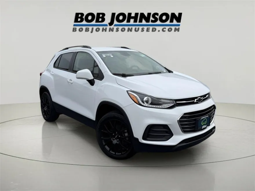2022 Chevrolet Trax LT photo 1