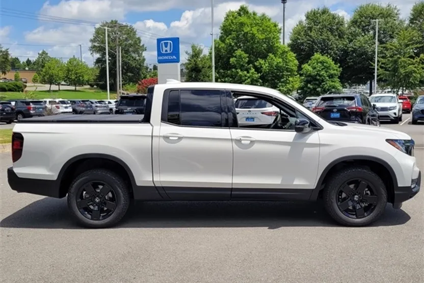 2025 Honda Ridgeline Black Edition photo 1