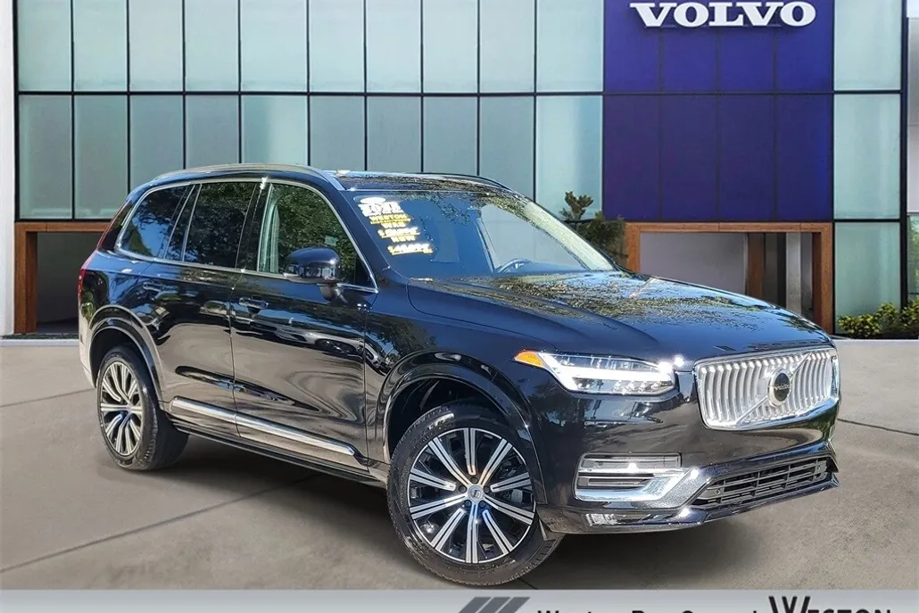 2025 Volvo XC90 B5 Core photo 1