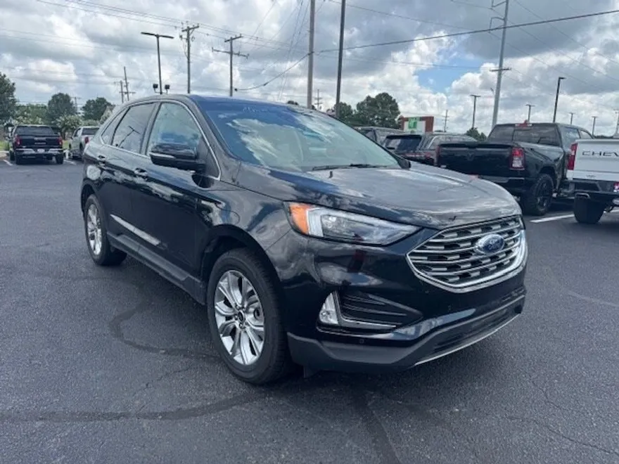 2024 Ford Edge Titanium photo 1