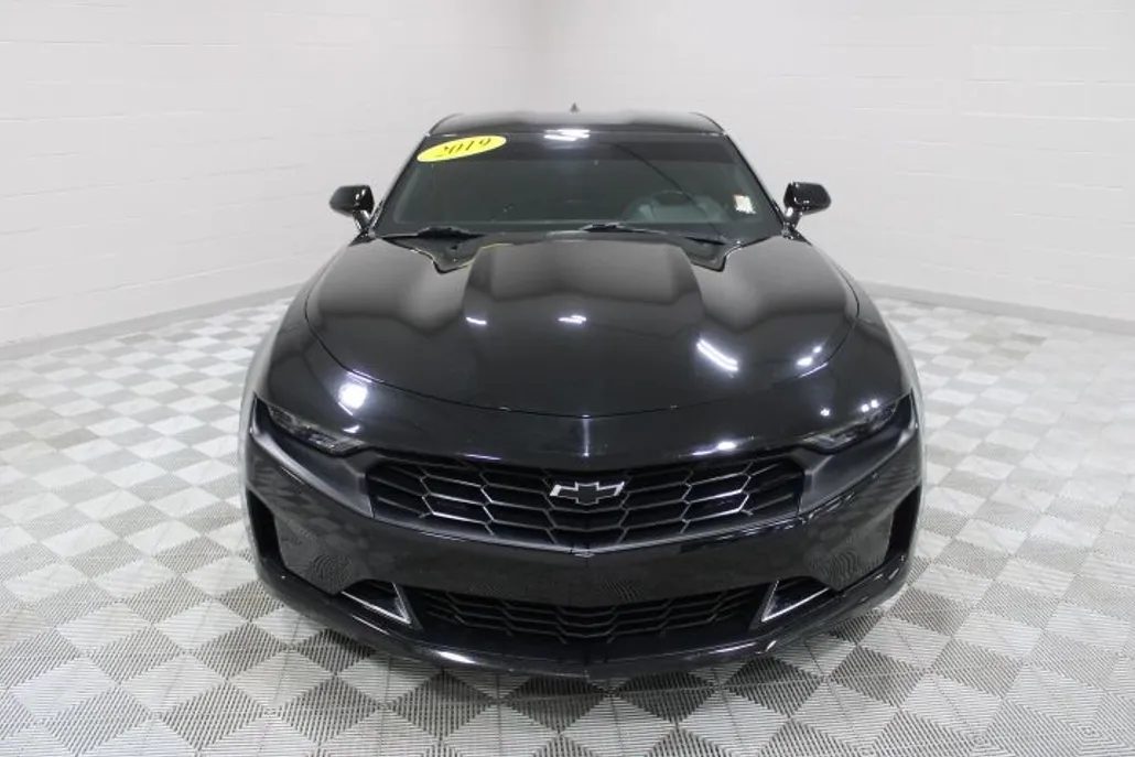 2019 Chevrolet Camaro 1LT photo 1
