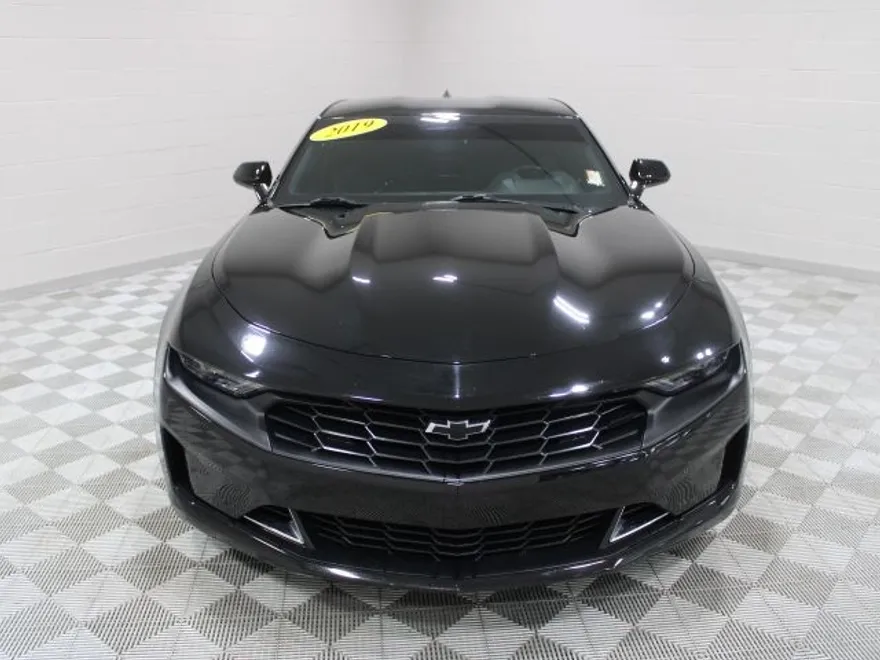 2019 Chevrolet Camaro 1LT photo 1