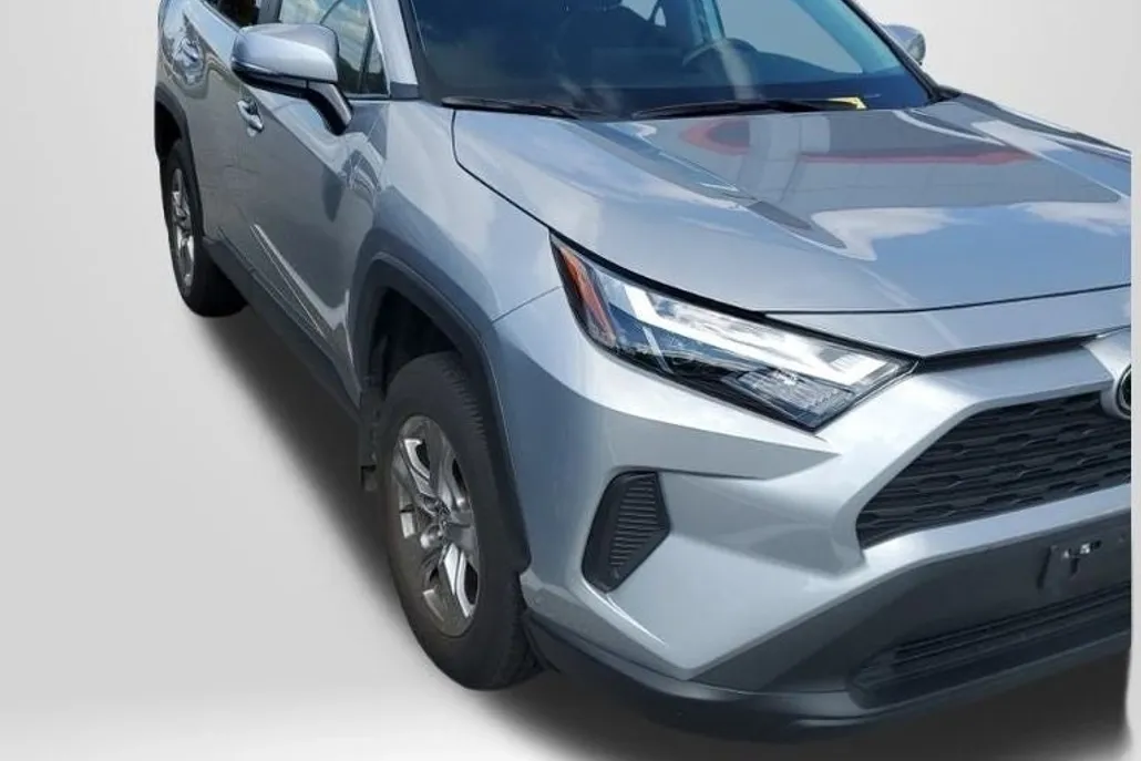 2025 Toyota RAV4 XLE photo 1