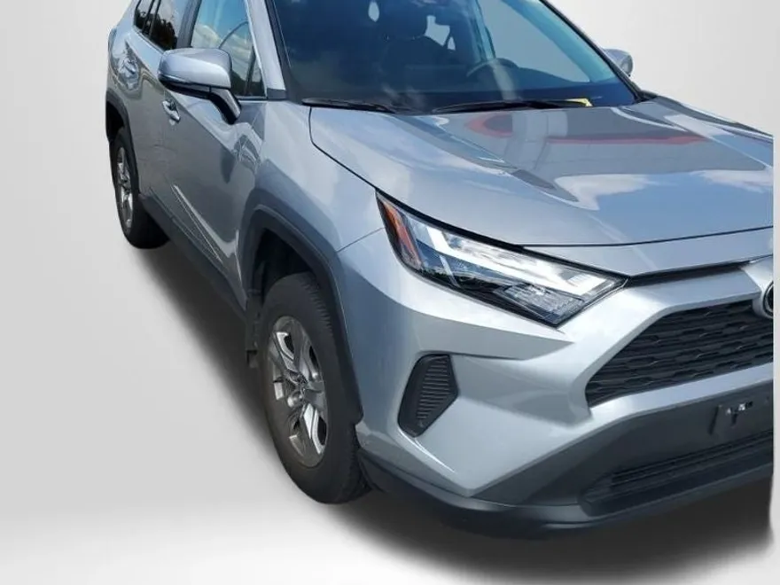 2025 Toyota RAV4 XLE photo 1