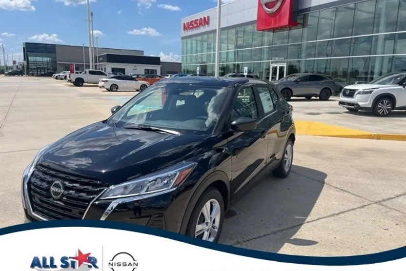 2025 Nissan Kicks Play S photo 1