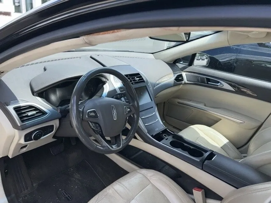 2014 Lincoln MKZ Base photo 1